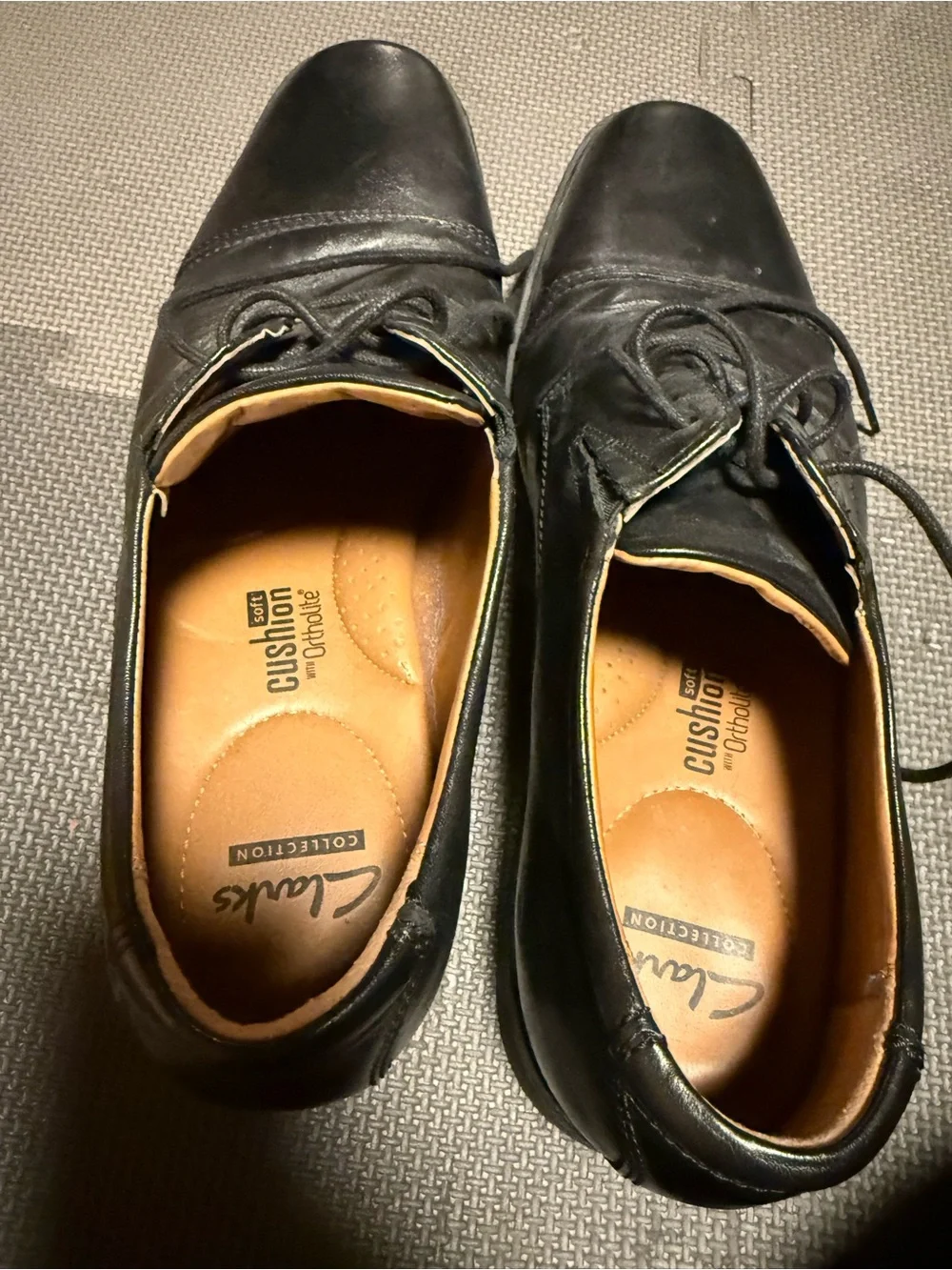 Clarks Men's Black Leather Lace-Up Oxfords